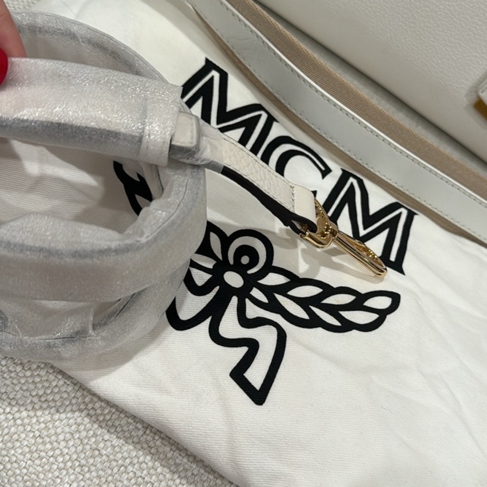 MCM Milla Tote - Picture 2 of 9